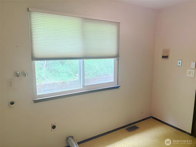 24404 SE Mirrormont Boulevard, Issaquah, WA 98027