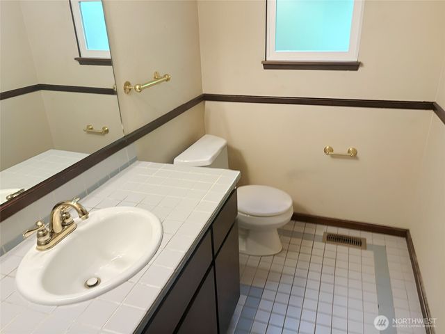 24404 SE Mirrormont Boulevard, Issaquah, WA 98027