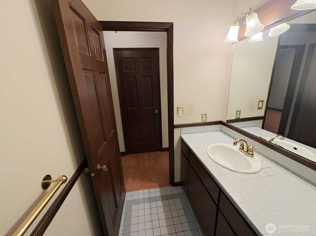 24404 SE Mirrormont Boulevard, Issaquah, WA 98027