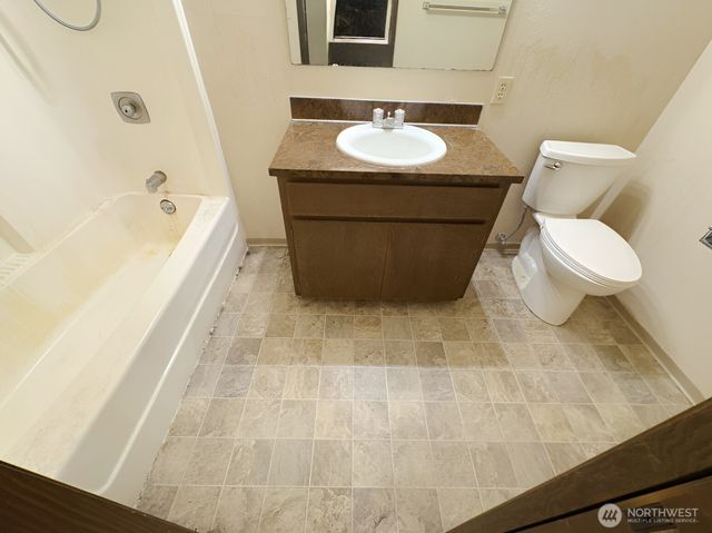 24404 SE Mirrormont Boulevard, Issaquah, WA 98027