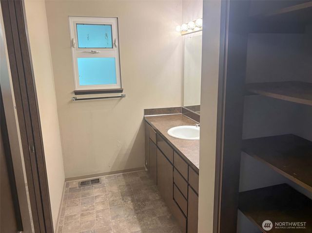 24404 SE Mirrormont Boulevard, Issaquah, WA 98027