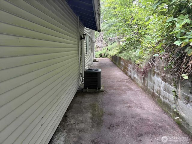 24404 SE Mirrormont Boulevard, Issaquah, WA 98027