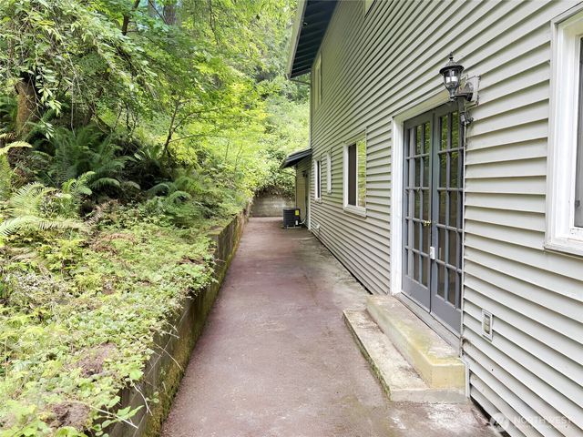 24404 SE Mirrormont Boulevard, Issaquah, WA 98027