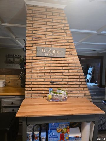 815 N 1ST Avenue, Canton, IL 61520