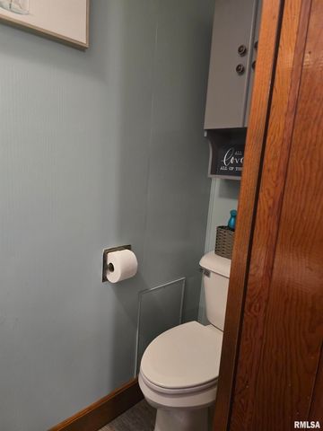 815 N 1ST Avenue, Canton, IL 61520