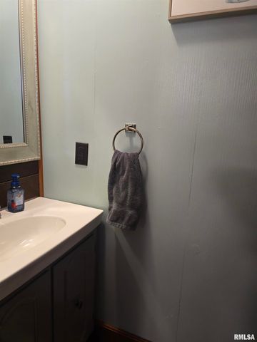 815 N 1ST Avenue, Canton, IL 61520