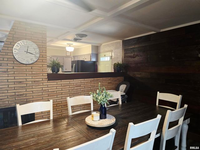 815 N 1ST Avenue, Canton, IL 61520