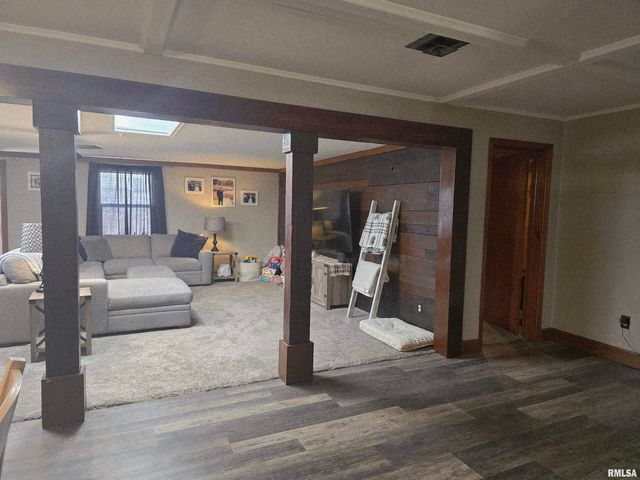 815 N 1ST Avenue, Canton, IL 61520