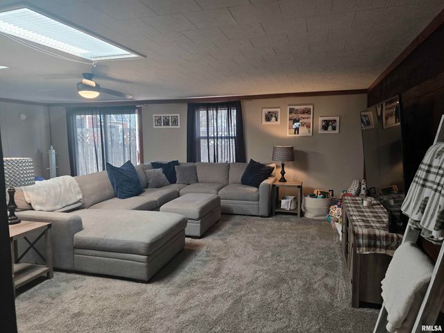 815 N 1ST Avenue, Canton, IL 61520