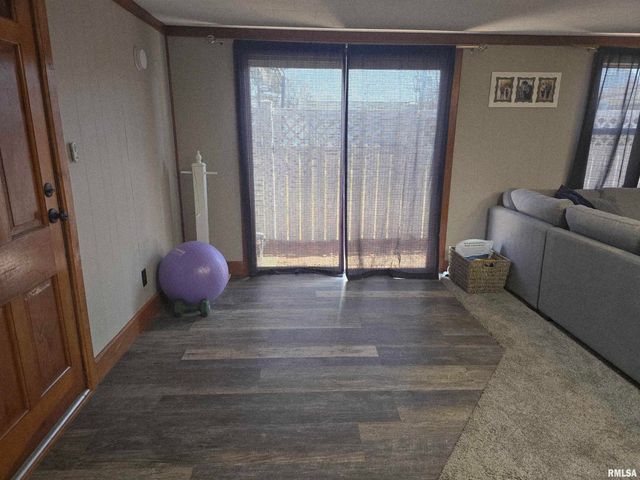 815 N 1ST Avenue, Canton, IL 61520