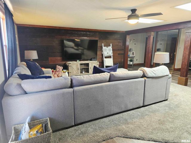 815 N 1ST Avenue, Canton, IL 61520