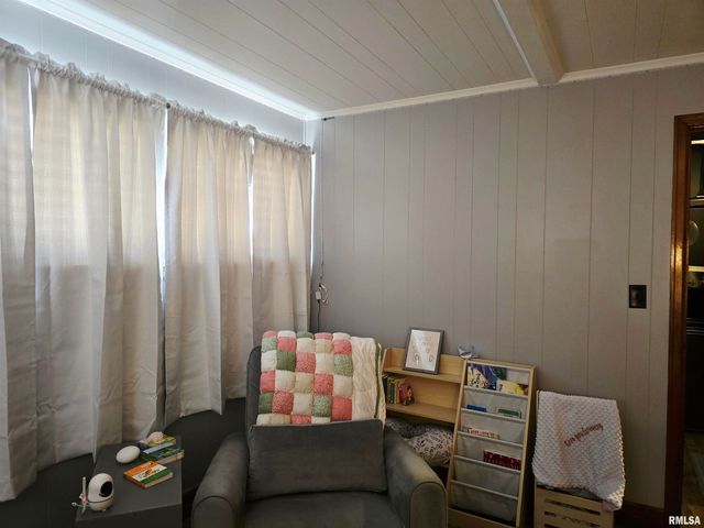 815 N 1ST Avenue, Canton, IL 61520