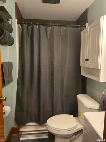 815 N 1ST Avenue, Canton, IL 61520