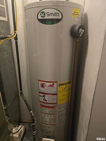 815 N 1ST Avenue, Canton, IL 61520