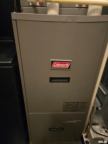 815 N 1ST Avenue, Canton, IL 61520