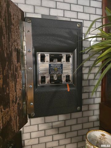 815 N 1ST Avenue, Canton, IL 61520