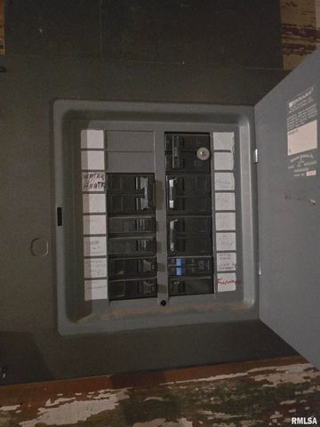 815 N 1ST Avenue, Canton, IL 61520