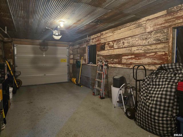 815 N 1ST Avenue, Canton, IL 61520