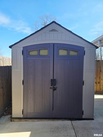 815 N 1ST Avenue, Canton, IL 61520