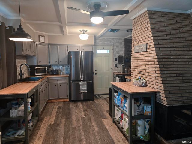 815 N 1ST Avenue, Canton, IL 61520