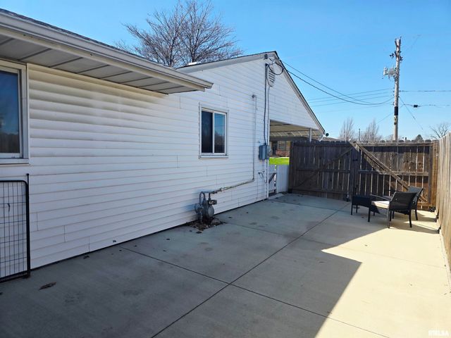 815 N 1ST Avenue, Canton, IL 61520