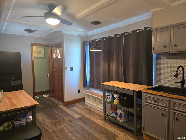 815 N 1ST Avenue, Canton, IL 61520