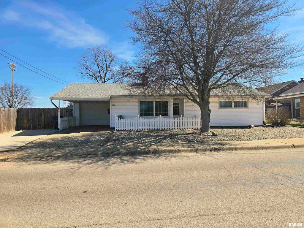 815 N 1ST Avenue, Canton, IL 61520