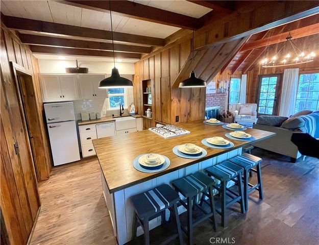 269 Hillside Road, Lake Arrowhead, CA 92352