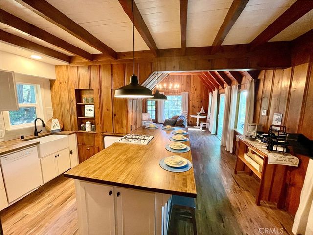 269 Hillside Road, Lake Arrowhead, CA 92352