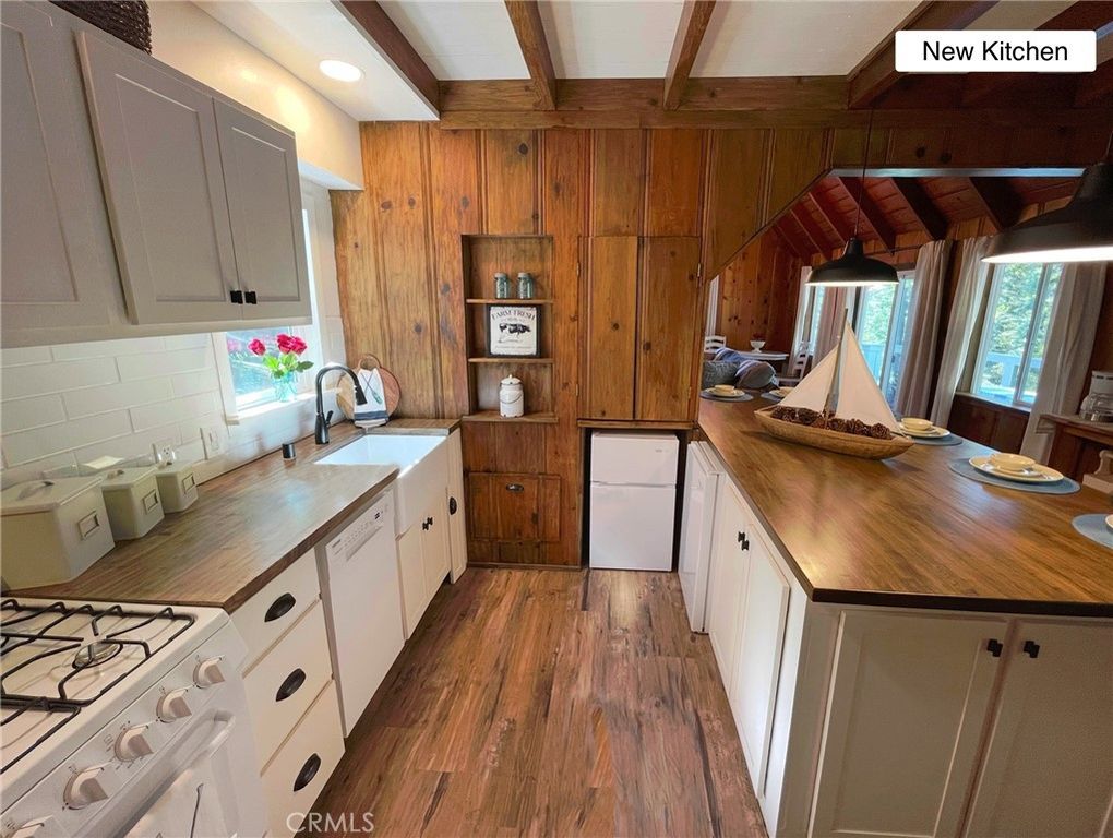 Image 3 of property listing at 269 Hillside Road, Lake Arrowhead, CA 92352