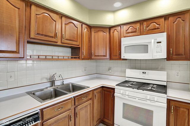 2104 Radcliffe Avenue, Indianapolis, IN 46227