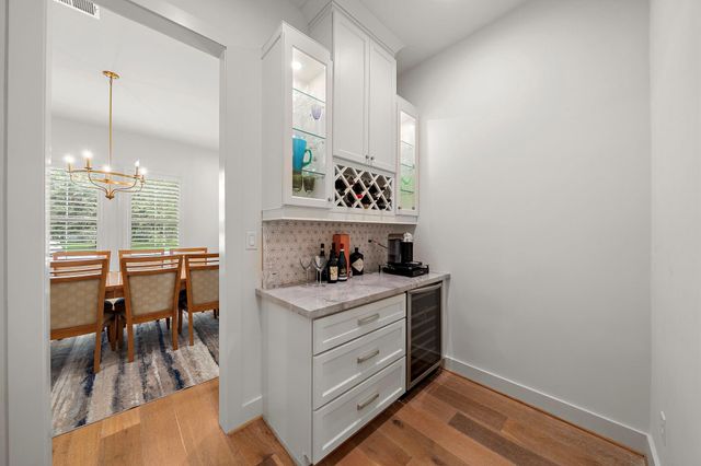 1003 Wakefield Drive, Houston, TX 77018