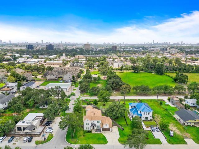 1003 Wakefield Drive, Houston, TX 77018