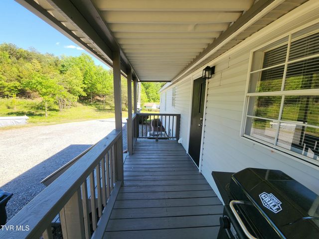 1993 Feathers Chapel Road, Blountville, TN 37617