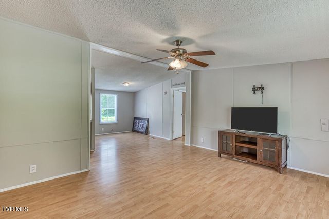 1993 Feathers Chapel Road, Blountville, TN 37617