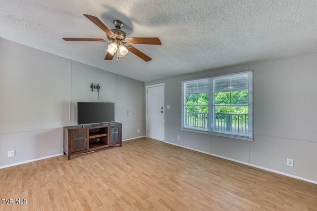 1993 Feathers Chapel Road, Blountville, TN 37617