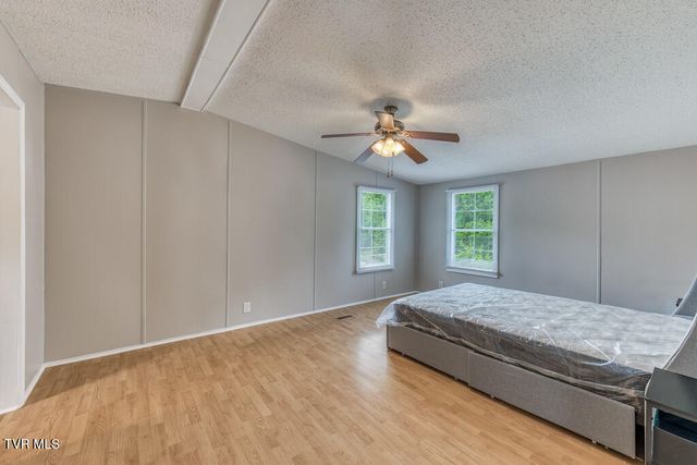 1993 Feathers Chapel Road, Blountville, TN 37617