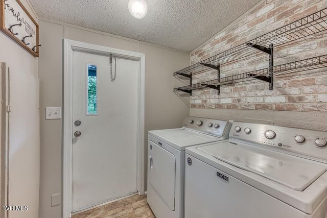 1993 Feathers Chapel Road, Blountville, TN 37617
