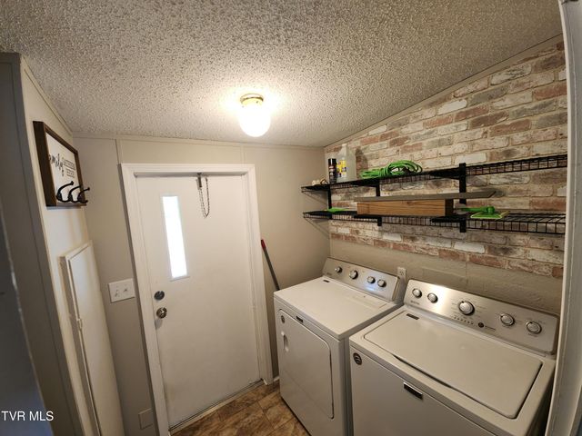 1993 Feathers Chapel Road, Blountville, TN 37617
