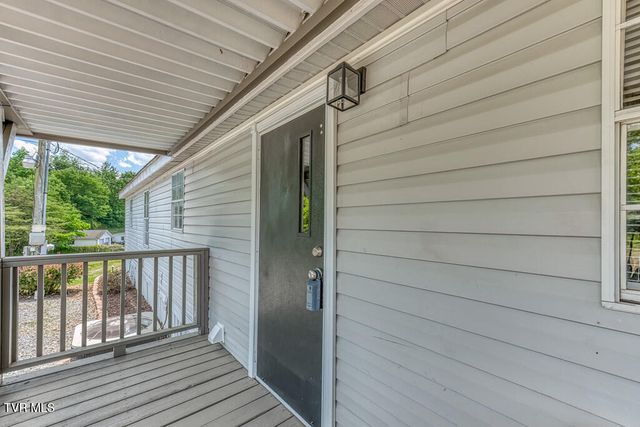 1993 Feathers Chapel Road, Blountville, TN 37617