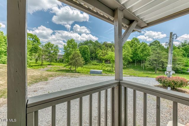 1993 Feathers Chapel Road, Blountville, TN 37617