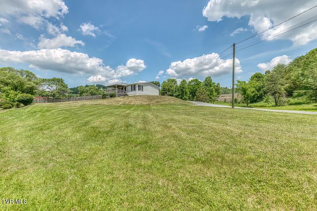 1993 Feathers Chapel Road, Blountville, TN 37617