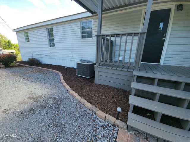 1993 Feathers Chapel Road, Blountville, TN 37617