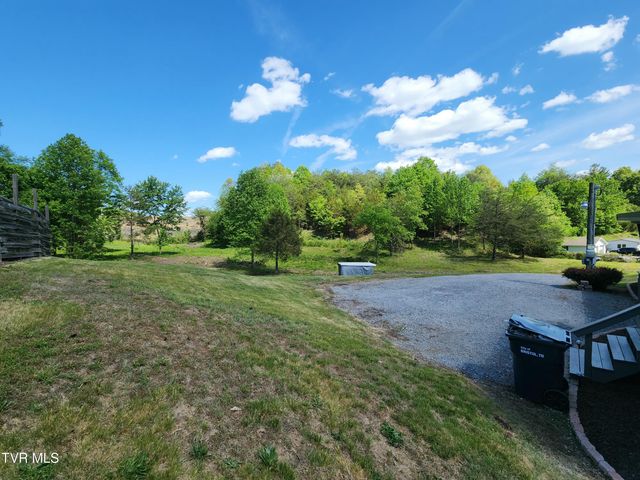 1993 Feathers Chapel Road, Blountville, TN 37617