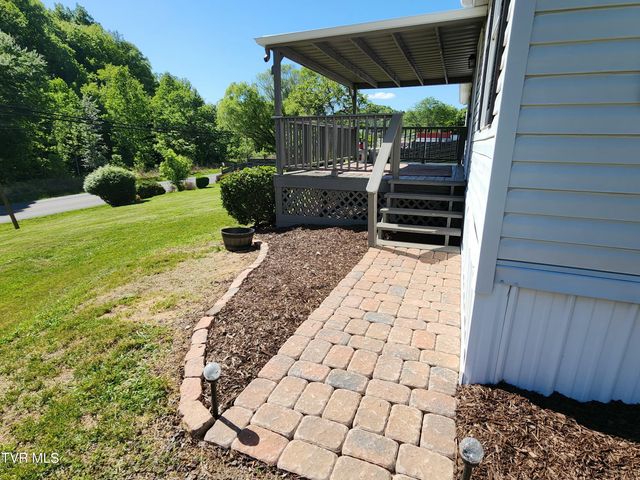 1993 Feathers Chapel Road, Blountville, TN 37617