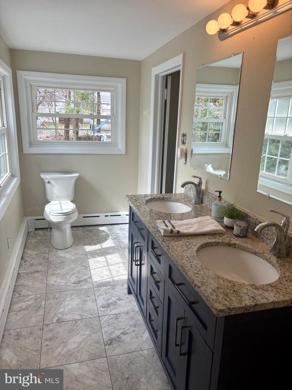 Image 3 of property listing at 405 HILLCREST RD, York, PA 17403