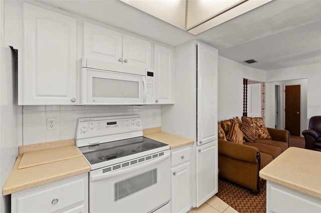 2804 W 27TH AVE DR, Bradenton, FL 34205