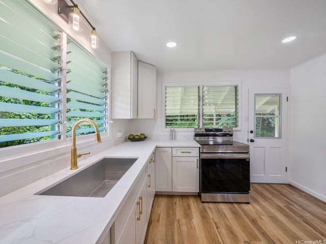 2930 Kolomona Place A, Honolulu, HI 96822
