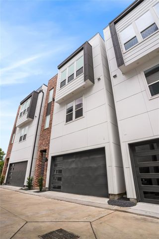 3032 Lamar St, Houston, TX 77003
