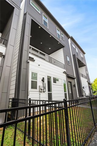 3032 Lamar St, Houston, TX 77003